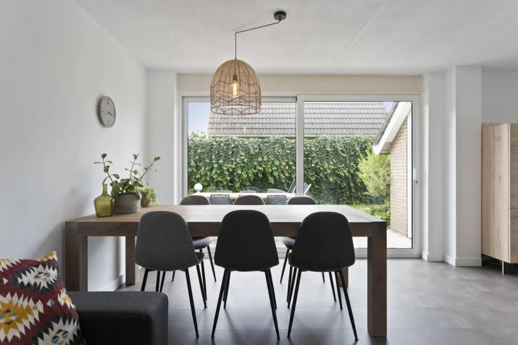 Huebsches Ferienhaus In Ouddorp - Fusslaeufig Zum Strand Und Zentrum Extérieur photo